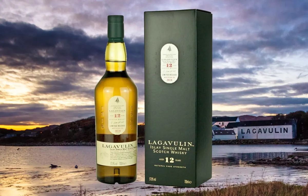 Botella de Lagavulin 12 (2018)