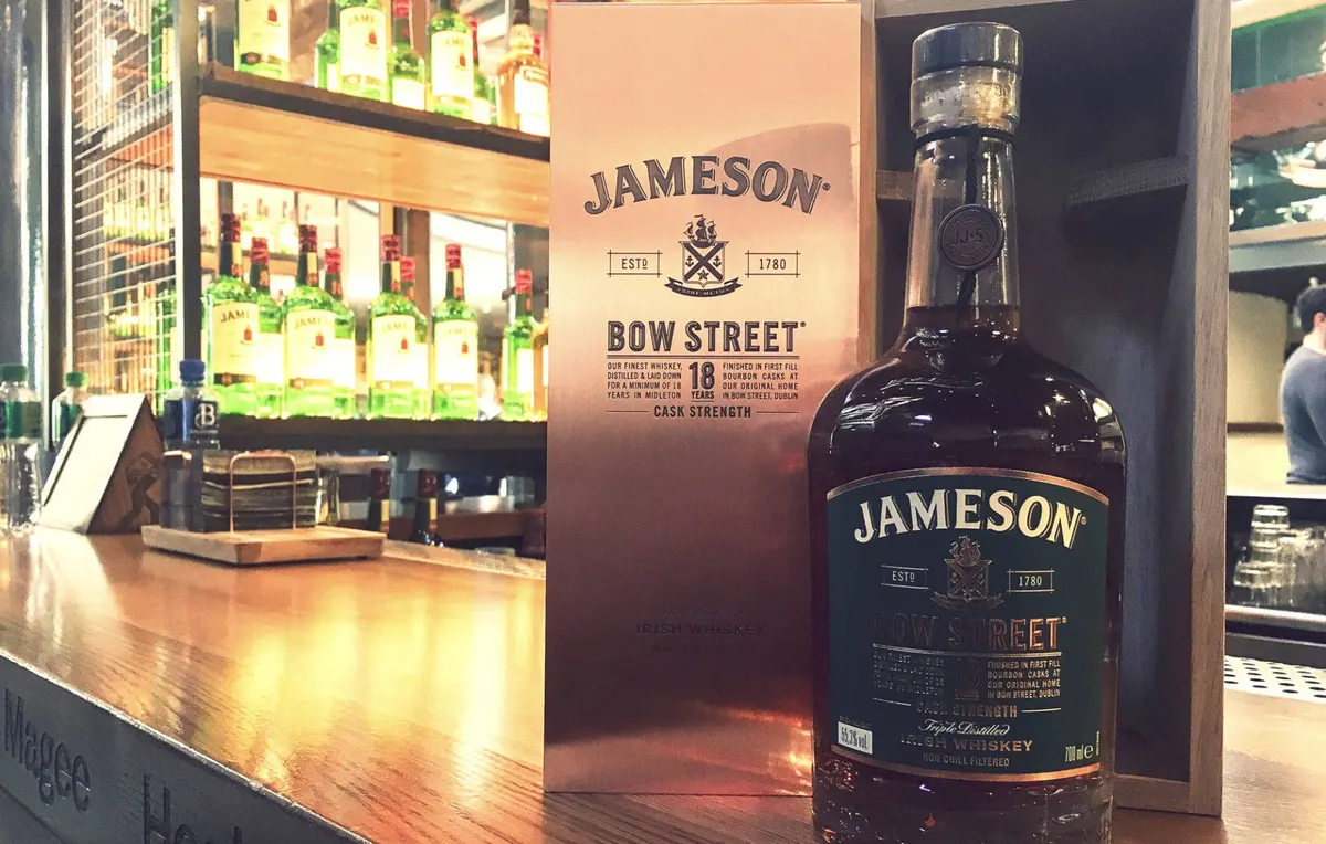 Botella de Jameson Bow St 18 Cask Strength (2a edición)