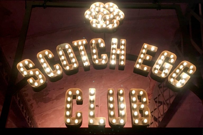Una noche en el Scotch Egg Club de Dewar's Todo Whisky